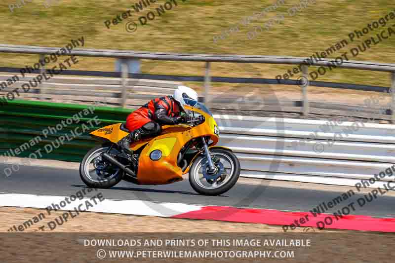 Vintage motorcycle club;eventdigitalimages;mallory park;mallory park trackday photographs;no limits trackdays;peter wileman photography;trackday digital images;trackday photos;vmcc festival 1000 bikes photographs